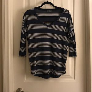 Blue stripped quarter sleeve sweater